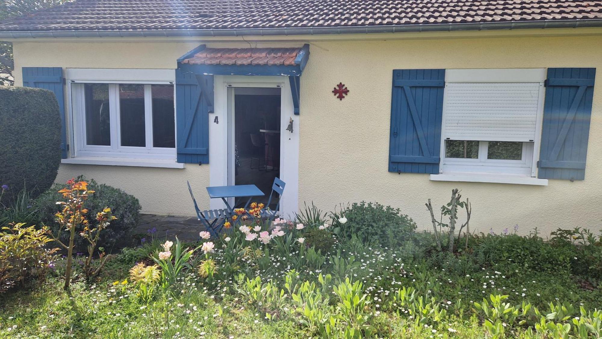 La Canadienne Evreux Exterior photo